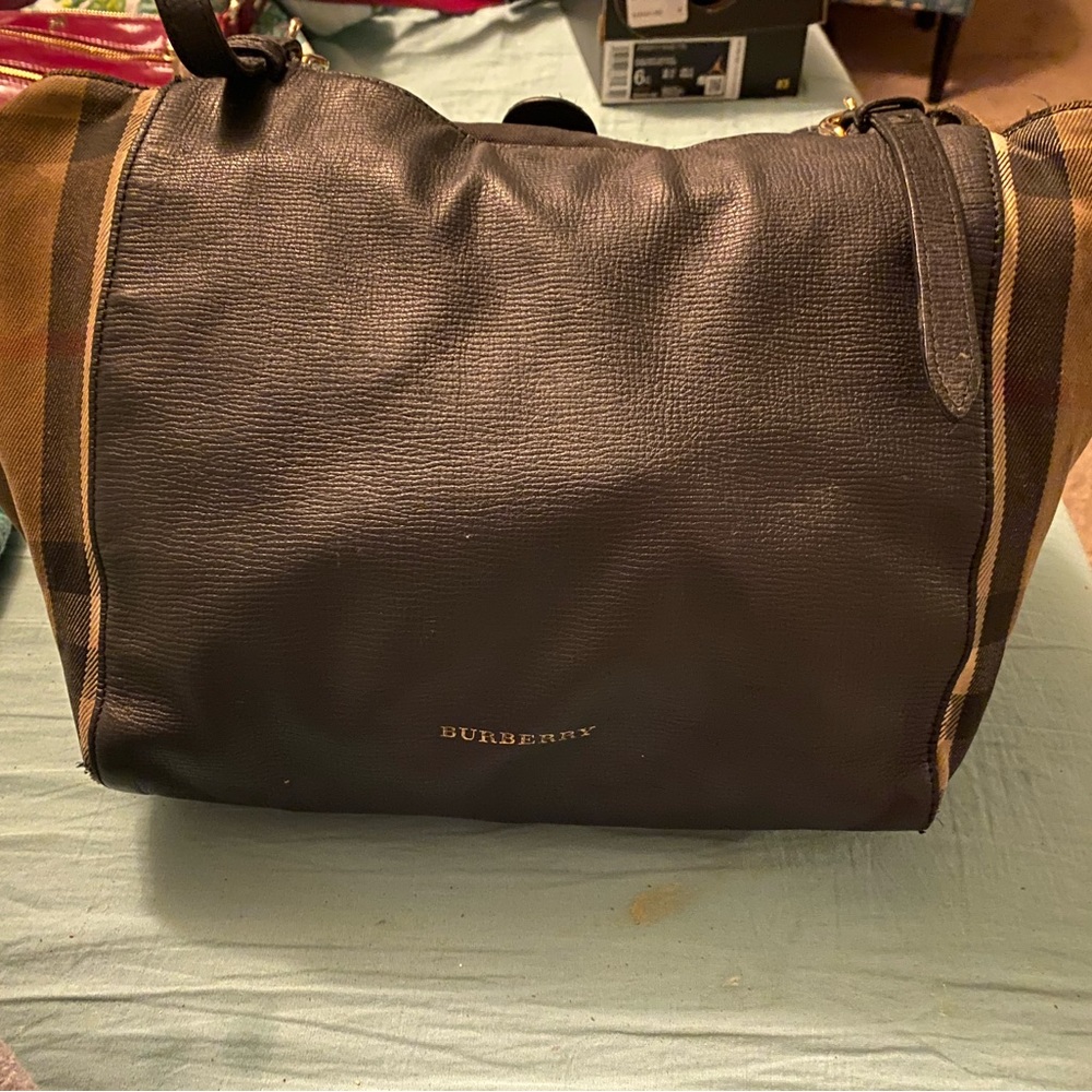 Burberry purse